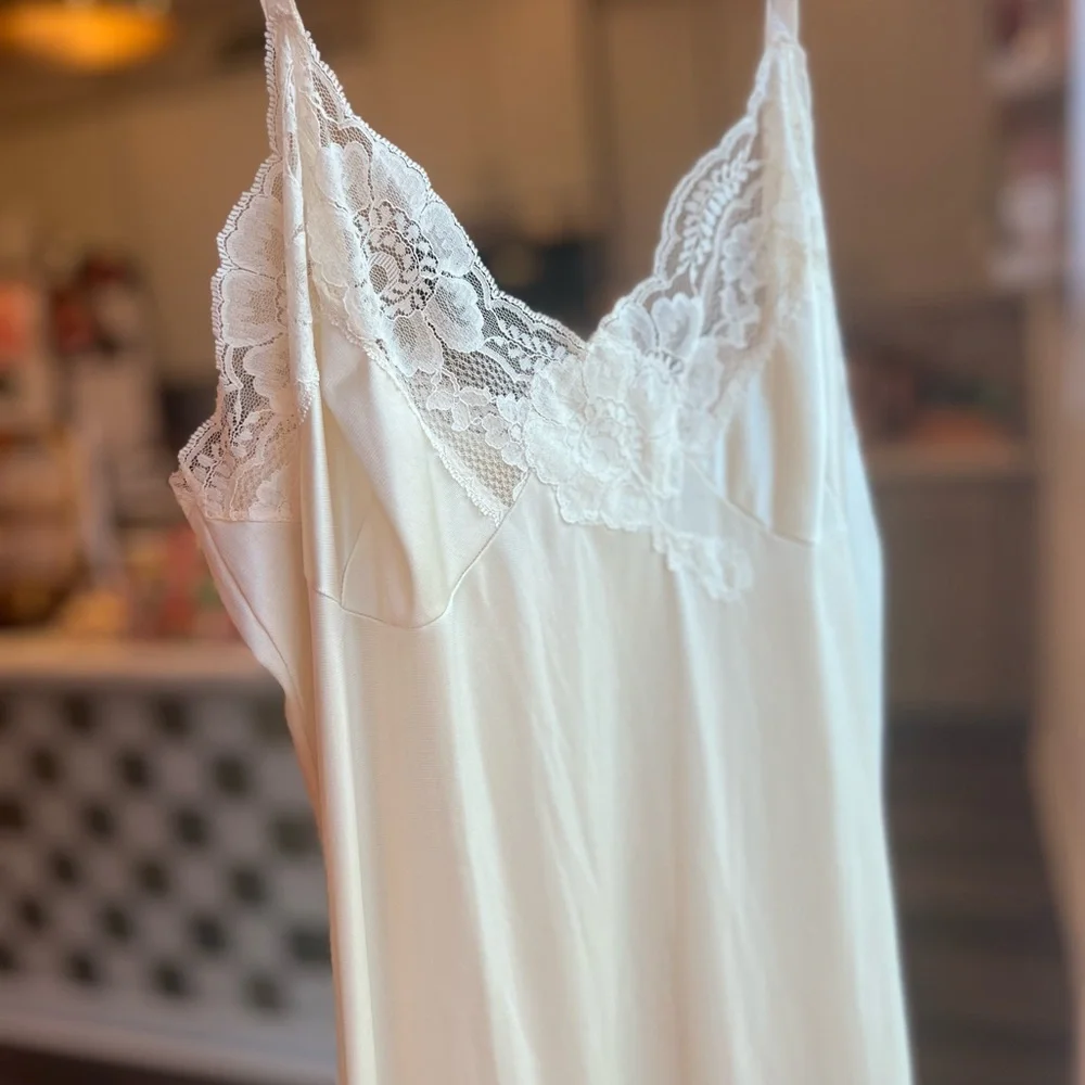 Lace Trim Cream Chemise - Picture 10 of 11